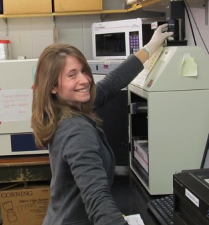Hannah Bullock working in the lab